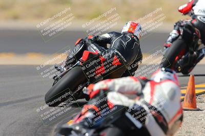 media/Oct-08-2022-SoCal Trackdays (Sat) [[1fc3beec89]]/Turn 11 Backside (1145am)/